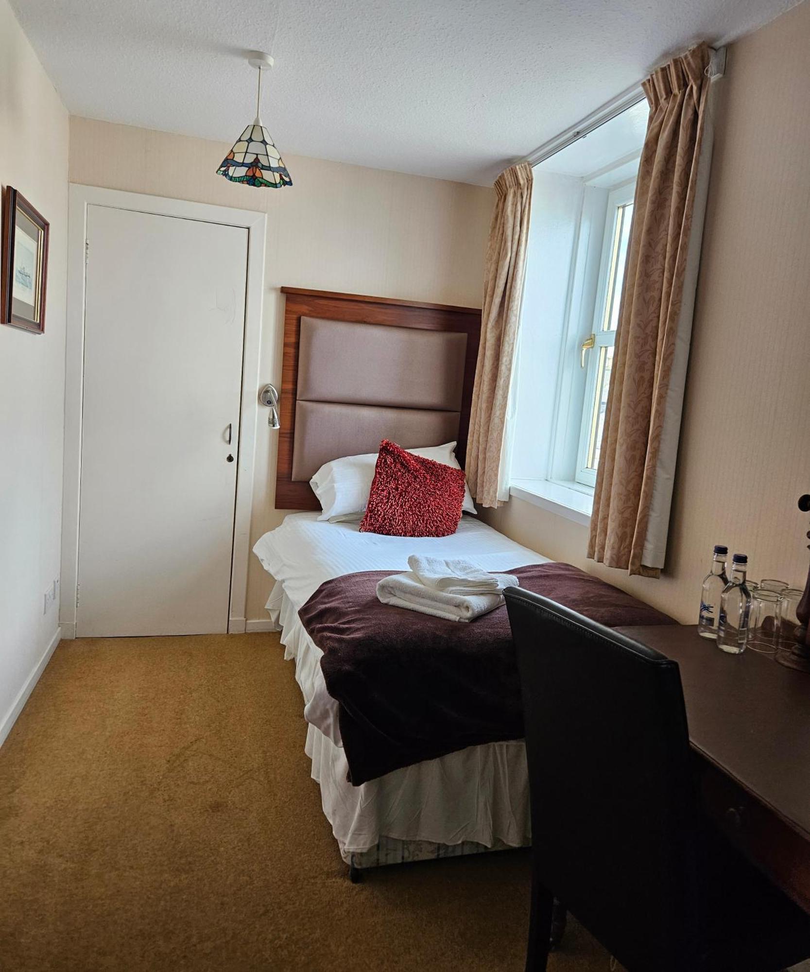 Station Hotel بوتسوي المظهر الخارجي الصورة